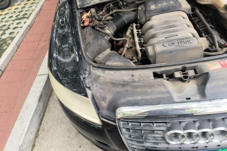 Used Audi A6L 2009 2.8 FSI Comfort & Entertainment Model Engine Bay Right