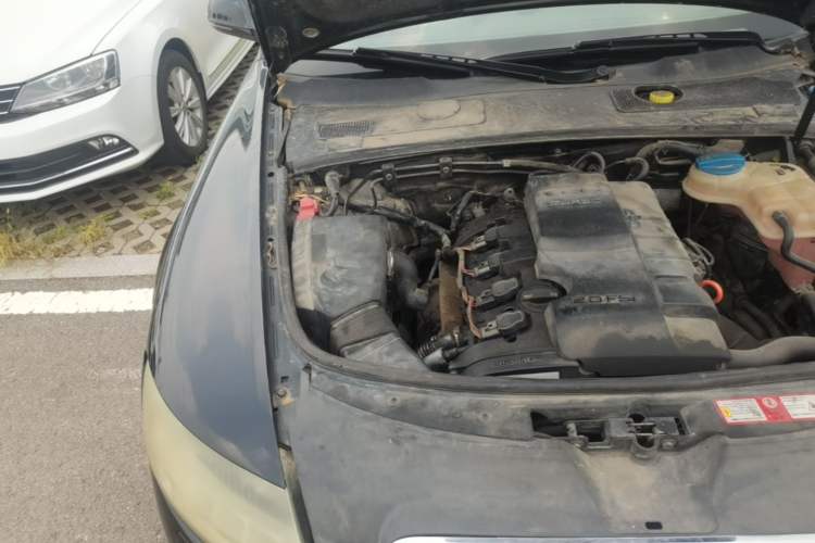 Used Audi A6L 2009 2.0 TFSI manual standard version Engine Bay Right