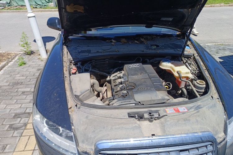 Used Audi A6L 2009 2.0 TFSI automatic standard version Engine Bay Right