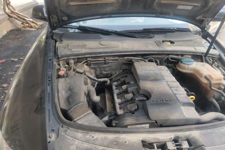 Used Audi A6L 2009 2.0 TFSI manual standard version Engine Bay Right