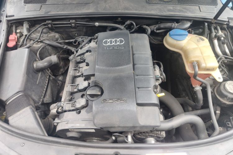 Used Audi A6L 2009 2.0 TFSI automatic standard version Engine Bay