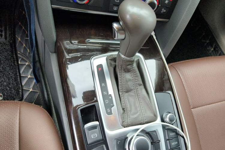 Used Audi A6L 2009 2.0 TFSI automatic standard version Gear Lever