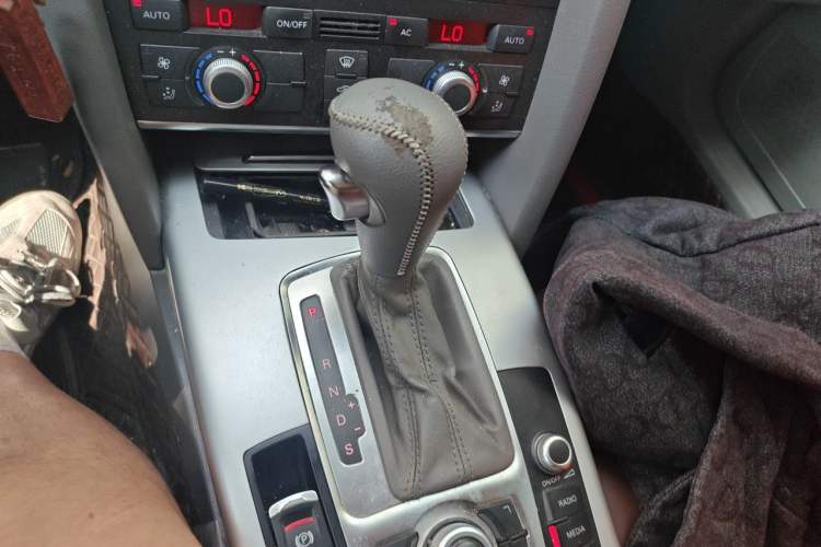 Used Audi A6L 2009 2.0 TFSI automatic standard version Gear Lever