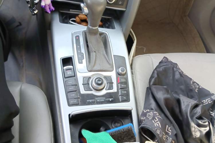 Used Audi A6L 2009 2.0 TFSI automatic standard version Gear Lever