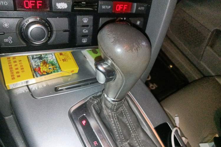 Used Audi A6L 2009 2.0 TFSI automatic standard version Gear Lever