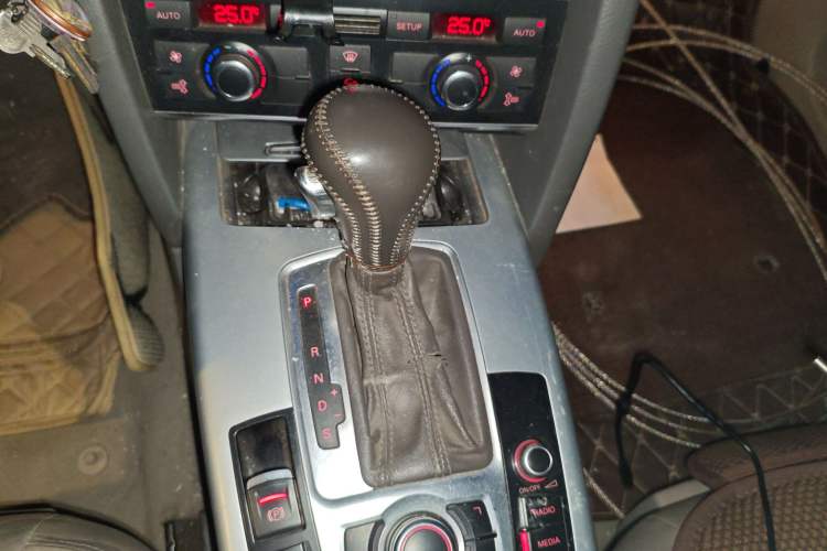 Used Audi A6L 2009 2.0 TFSI automatic standard version Gear Lever