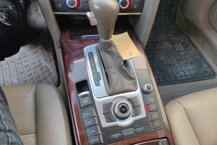 Used Audi A6L 2009 2.8 FSI Comfort & Entertainment Model Gear Lever