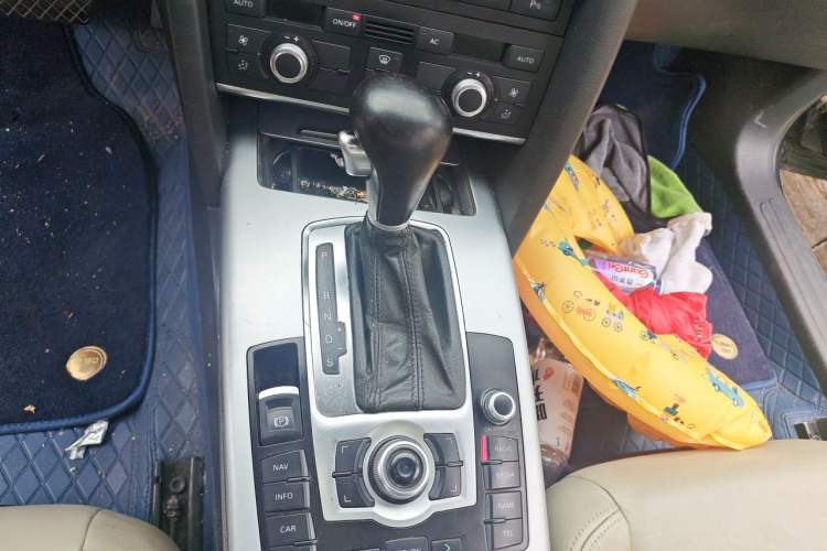 Used Audi A6L 2009 2.0 TFSI automatic standard version Gear Lever