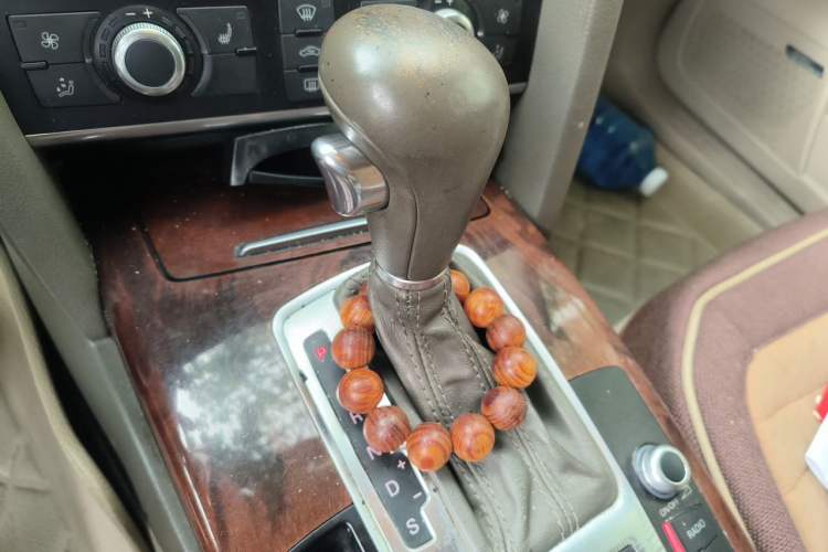 Used Audi A6L 2009 2.8 FSI Comfort & Entertainment Model Gear Lever