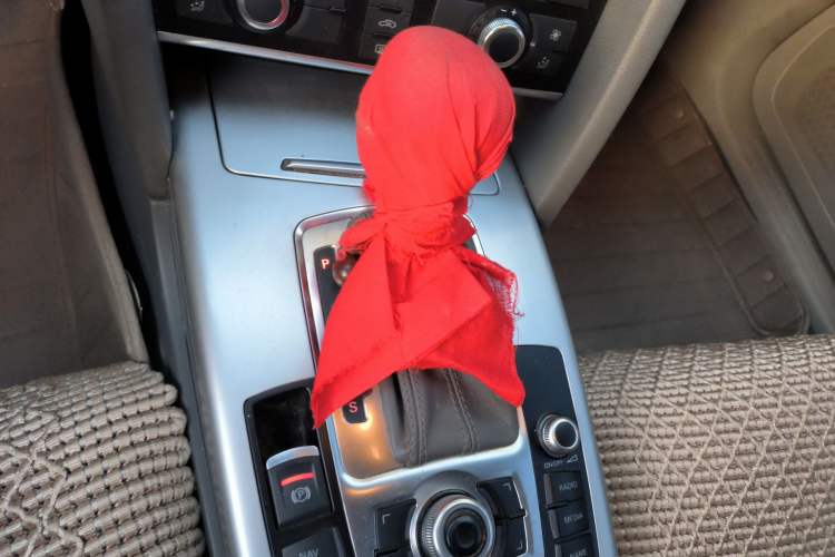 Used Audi A6L 2009 2.0 TFSI automatic standard version Gear Lever