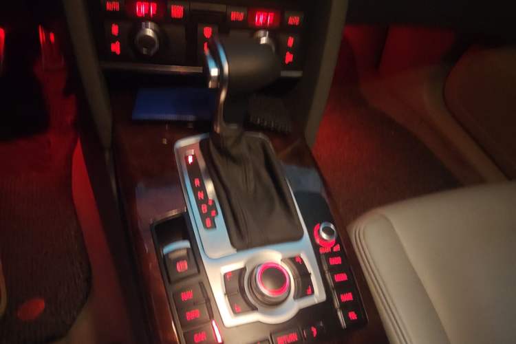 Used Audi A6L 2009 2.0 TFSI automatic standard version Gear Lever