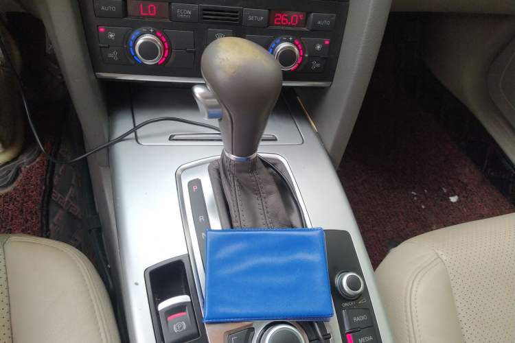 Used Audi A6L 2009 2.0 TFSI automatic standard version Gear Lever