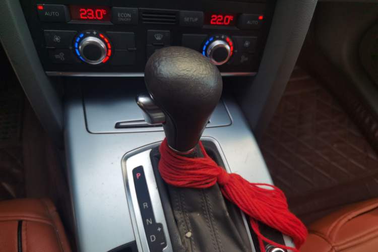 Used Audi A6L 2009 2.0 TFSI automatic standard version Gear Lever