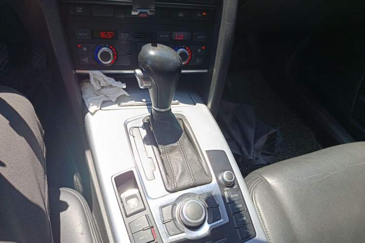 Used Audi A6L 2009 2.0 TFSI automatic standard version Gear Lever