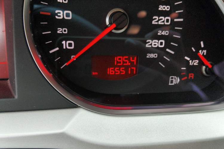 Used Audi A6L 2009 2.0 TFSI automatic standard version Odometer Close Up