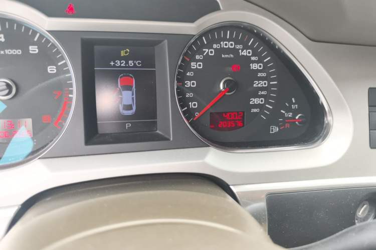Used Audi A6L 2009 2.8 FSI quattro Luxury Model Odometer Close Up