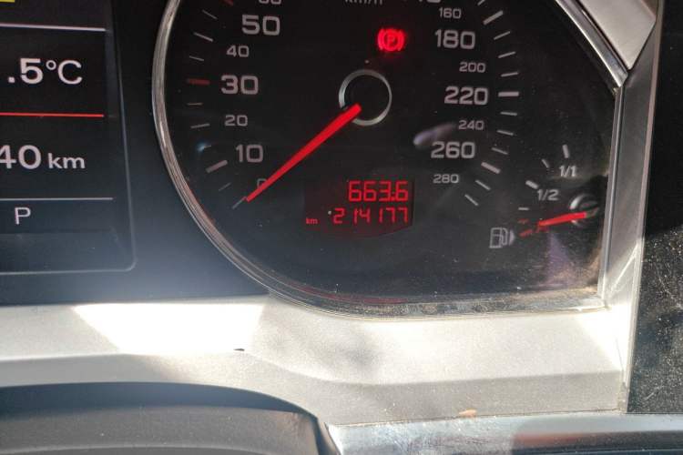 Used Audi A6L 2009 2.0 TFSI automatic standard version Odometer Close Up