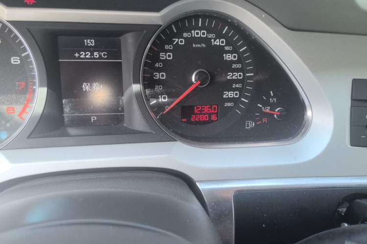 Used Audi A6L 2009 2.4L Comfort Edition Odometer Close Up