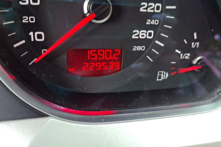 Used Audi A6L 2009 2.8 FSI quattro Luxury Model Odometer Close Up