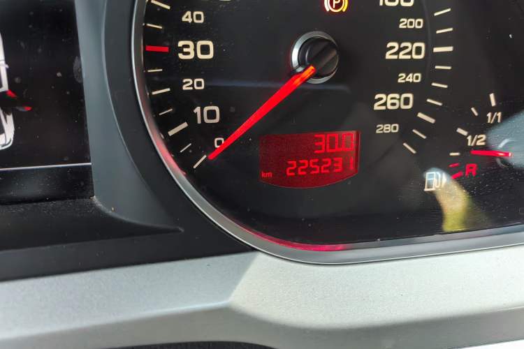 Used Audi A6L 2009 2.8 FSI Luxury Model Odometer Close Up