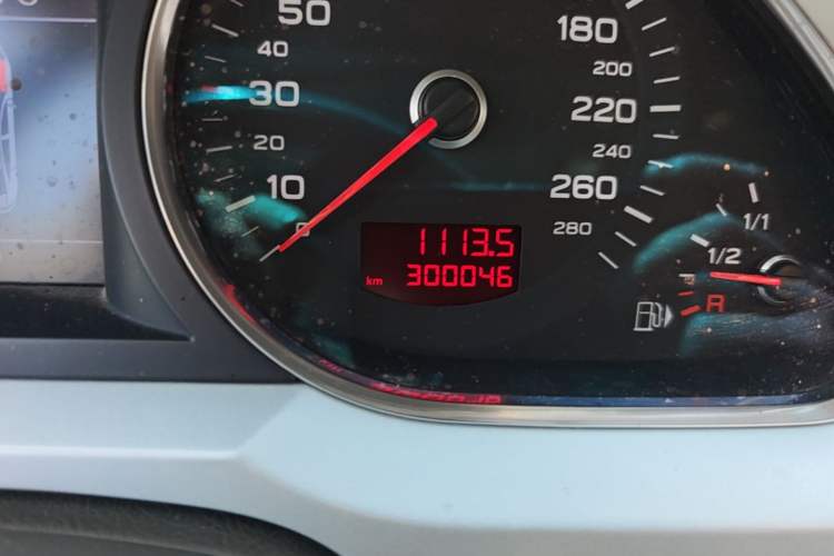 Used Audi A6L 2009 2.4L Comfort Edition Odometer Close Up