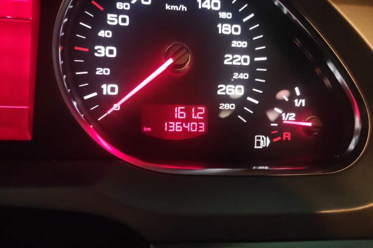 Used Audi A6L 2009 2.0 TFSI automatic standard version Odometer Close Up