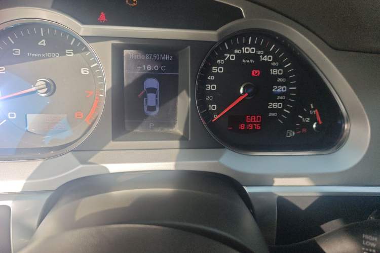 Used Audi A6L 2009 2.8 FSI Comfort & Entertainment Model Odometer Close Up