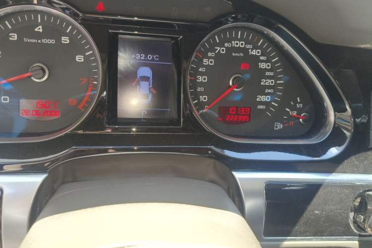 Used Audi A6L 2009 2.8 FSI quattro Luxury Model Odometer Close Up