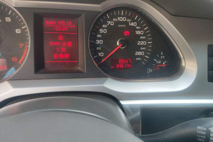 Used Audi A6L 2009 2.0 TFSI manual standard version Odometer Close Up