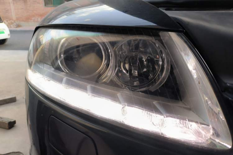 Used Audi A6L 2009 2.0 TFSI automatic standard version Right Front Headlight