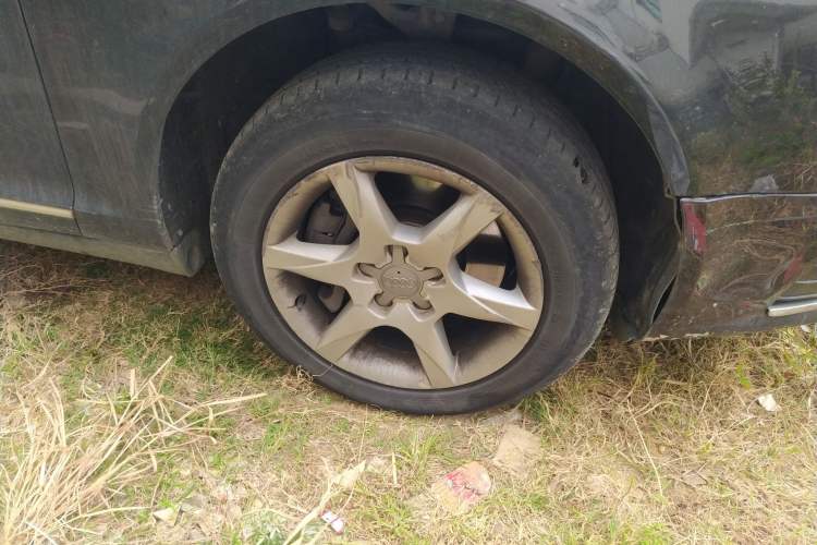 Used Audi A6L 2009 2.0 TFSI automatic standard version Right Front Wheel Hub