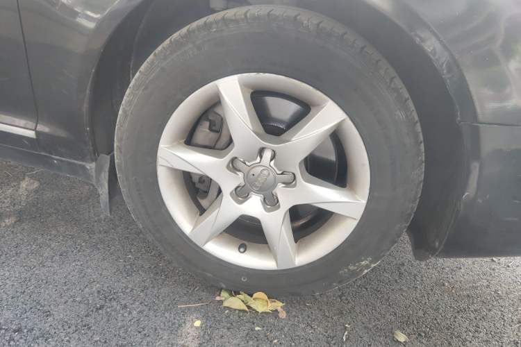 Used Audi A6L 2009 2.0 TFSI manual standard version Right Front Wheel Hub