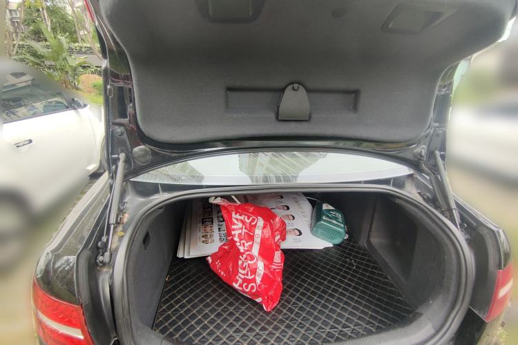 Used Audi A6L 2009 2.0 TFSI automatic standard version Trunk