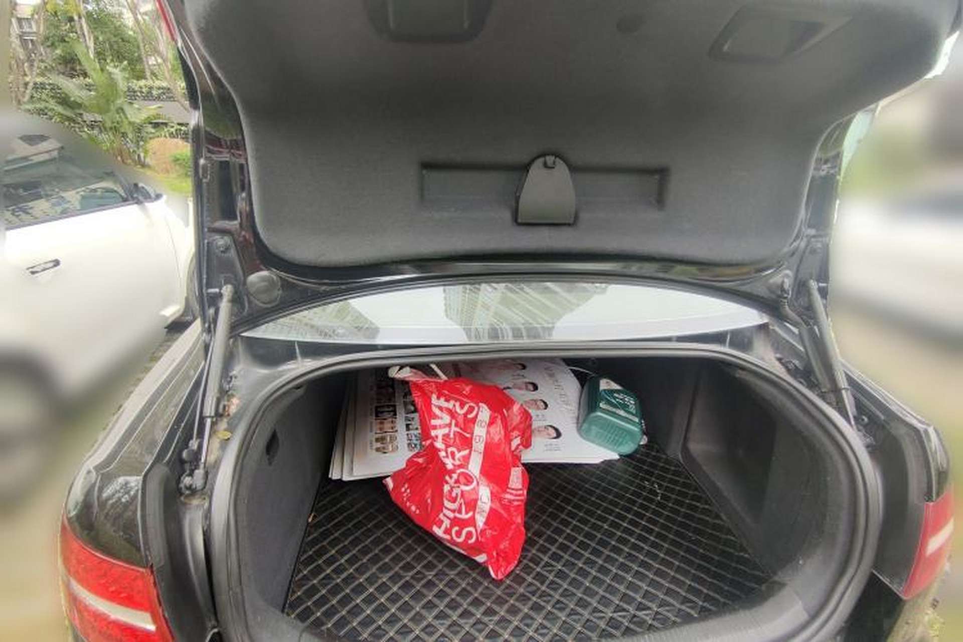 Used Audi A6L 2009 2.0 TFSI automatic standard version Trunk