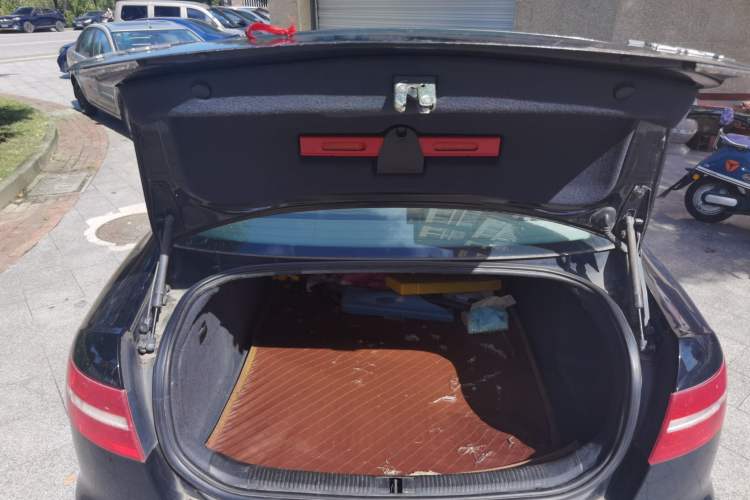 Used Audi A6L 2009 2.0 TFSI automatic standard version Trunk