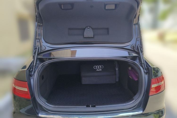 Used Audi A6L 2009 2.8 FSI quattro Luxury Model Trunk