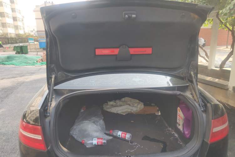 Used Audi A6L 2009 2.0 TFSI manual standard version Trunk