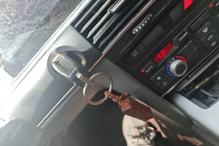 Used Audi A6L 2009 2.0 TFSI automatic standard version Vehicle Key