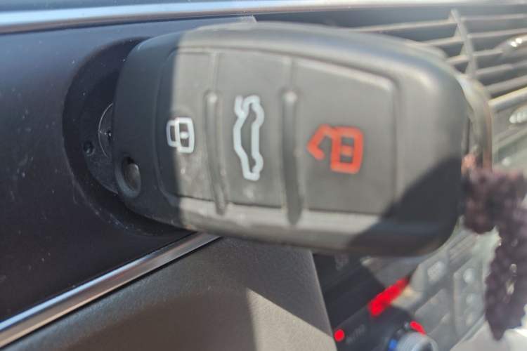 Used Audi A6L 2009 2.0 TFSI automatic standard version Vehicle Key