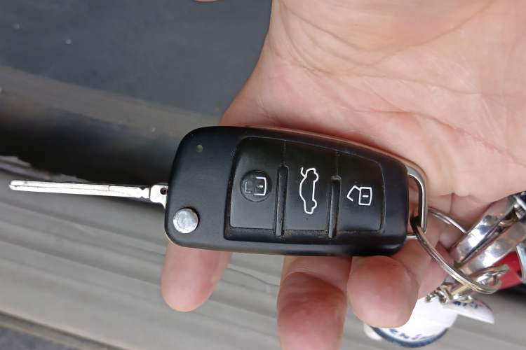 Used Audi A6L 2009 2.0 TFSI automatic standard version Vehicle Key