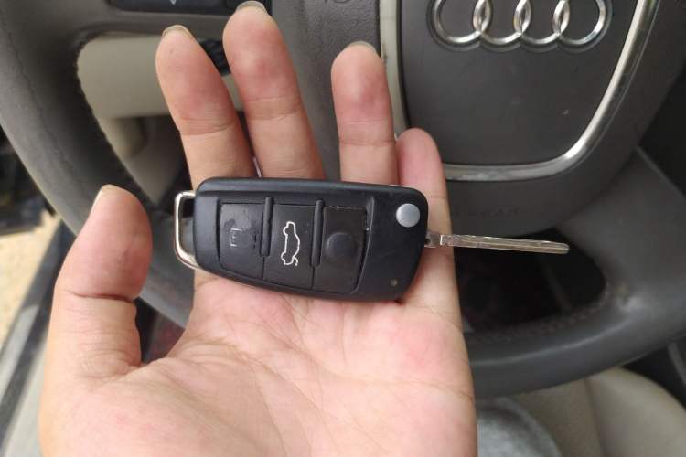 Used Audi A6L 2009 2.0 TFSI automatic standard version Vehicle Key