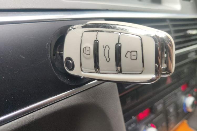 Used Audi A6L 2009 2.0 TFSI automatic standard version Vehicle Key