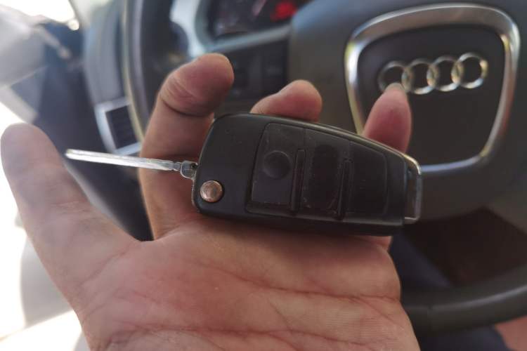 Used Audi A6L 2009 2.0 TFSI automatic standard version Vehicle Key