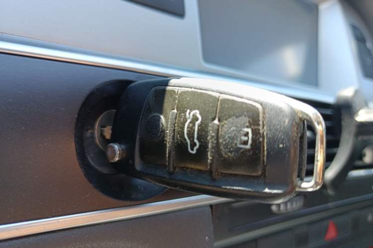 Used Audi A6L 2009 2.0 TFSI automatic standard version Vehicle Key