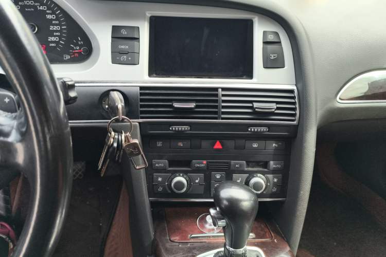 Used Audi A6L 2010 2.4L Comfort Edition Audio And AC Panel