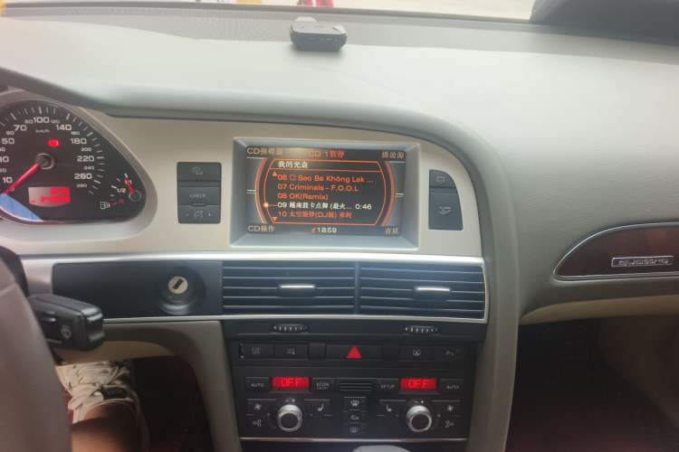 Used Audi A6L 2010 2.8 FSI quattro Luxury Model Audio And AC Panel