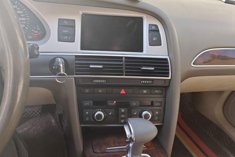 Used Audi A6L 2010 2.4L Comfort Edition Audio And AC Panel