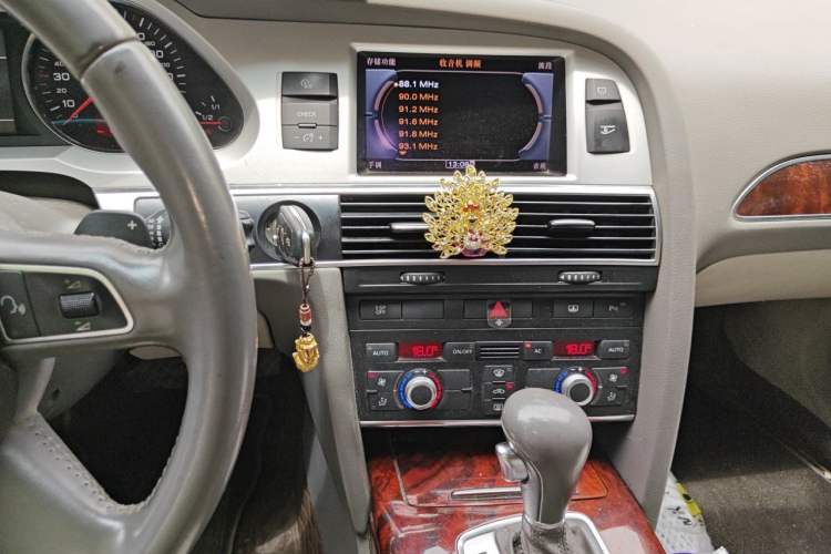 Used Audi A6L 2010 2.0 TFSI Automatic Standard Edition Audio And AC Panel