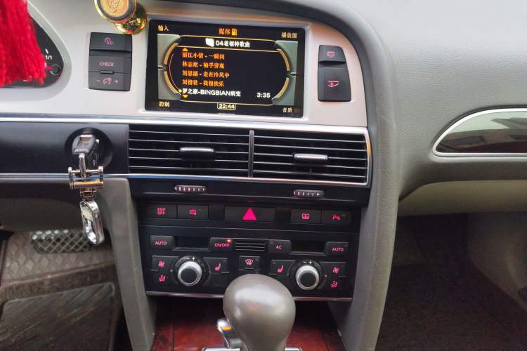 Used Audi A6L 2010 2.8 FSI Comfort Model Audio And AC Panel