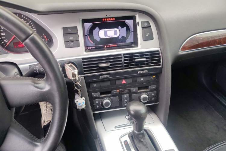 Used Audi A6L 2010 2.0 TFSI Automatic Standard Edition Audio And AC Panel